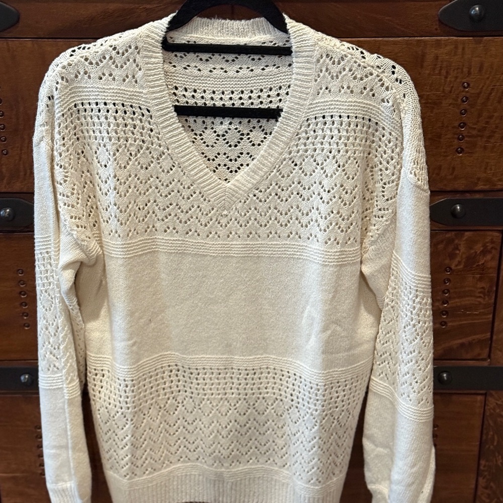 Sweater - lightweight, oversized.